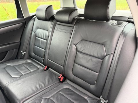 Volkswagen Passat 2.0 TDI BlueMotion Tech Executive Euro 5 (s/s) 5dr 35