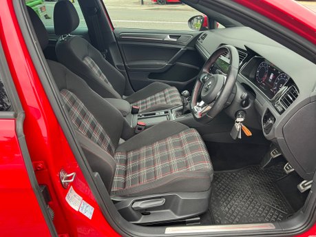 Volkswagen Golf GTI TSI 23