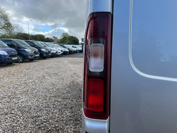 Vauxhall Vivaro SWB Low Roof Sportive 2700 Air Con Sensors Euro 6 NO VAT 24
