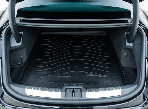 Porsche Taycan 4S 33