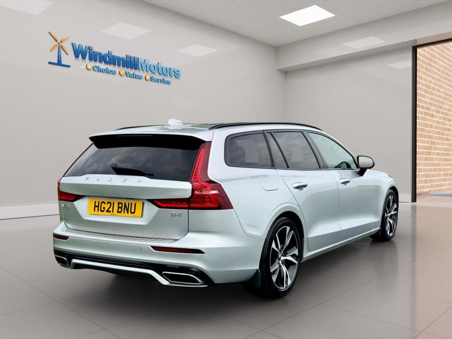 2021 Volvo V60 — image 10