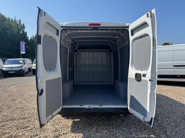 Citroen Relay MWB L2H2 Medium Roof Enterprise 35 Air Con Nav EURO 6 SELECT 8