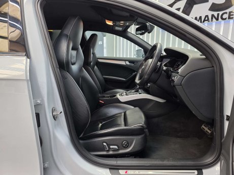 Audi RS4 4.2 FSI V8 Estate 5dr Petrol S Tronic quattro Euro 5 (450 ps) 36
