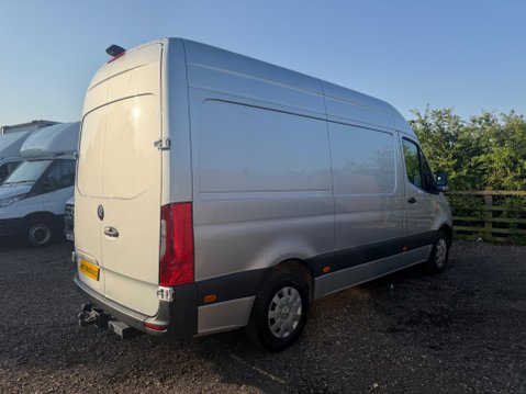 Mercedes-Benz Sprinter 2.0 319 CDI HD Premium Panel Van 5dr Diesel G-Tronic RWD L2 H2 Euro 6 (s/s) 8