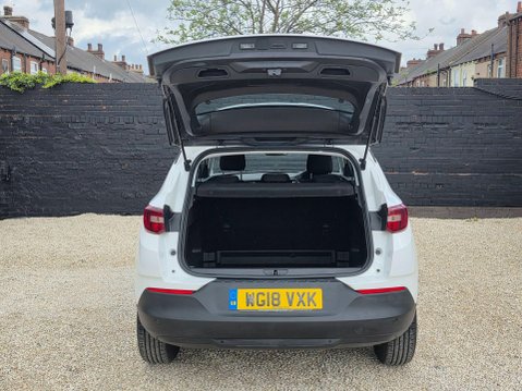 Vauxhall Grandland X 1.2 Turbo SE Euro 6 (s/s) 5dr 12