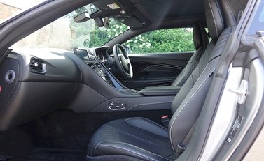 Aston Martin DB11 13