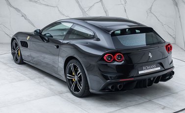 Ferrari GTC4 Lusso V12 9