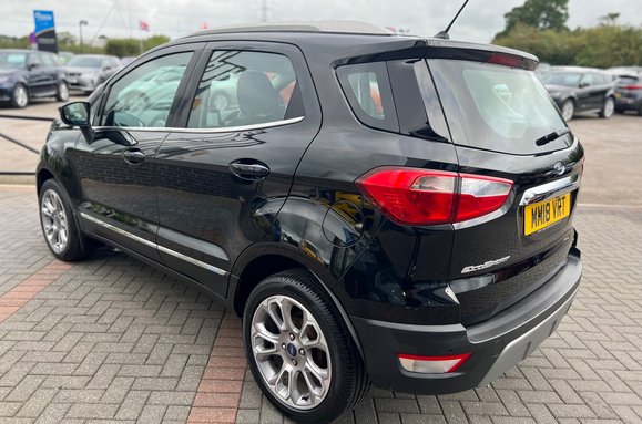 Ford Ecosport TITANIUM 9