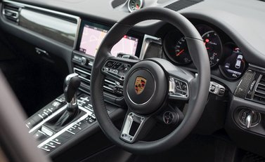 Porsche Macan Turbo 11