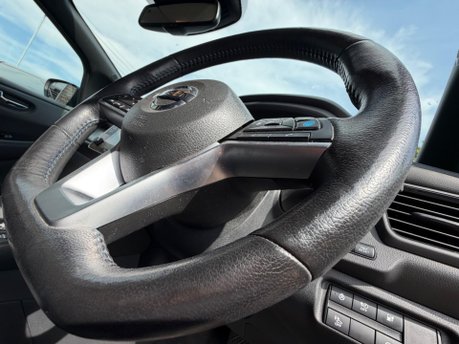 Nissan LEAF LAUNCH EDITION 17
