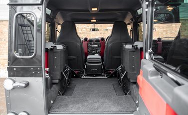 Land Rover Defender 90 Autobiography Edition 28