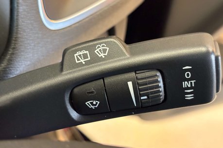 Volvo V40 2.0 T5 R-Design Pro Hatchback 5dr Petrol Auto Euro 6 (s/s) (245 ps) 50