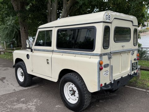 Land Rover 88 Series III SUV 2