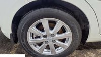 Toyota Yaris 1.5 VVT-h T4 Hatchback 5dr Petrol Hybrid CVT Euro 5 (101 ps) 4