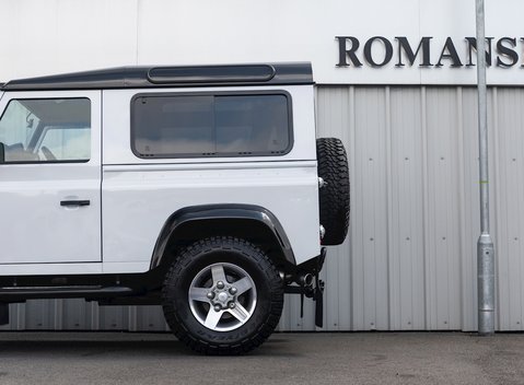 Land Rover Defender 90 Landmark 23