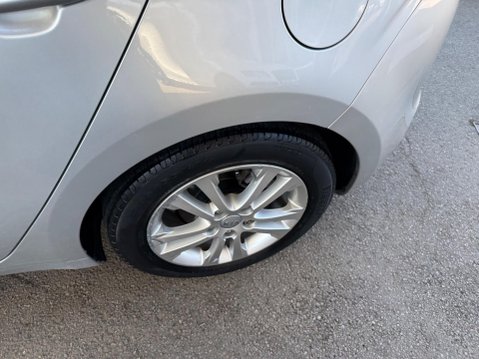 Kia Ceed 1.6 CRDi 2 Auto Euro 5 5dr 27