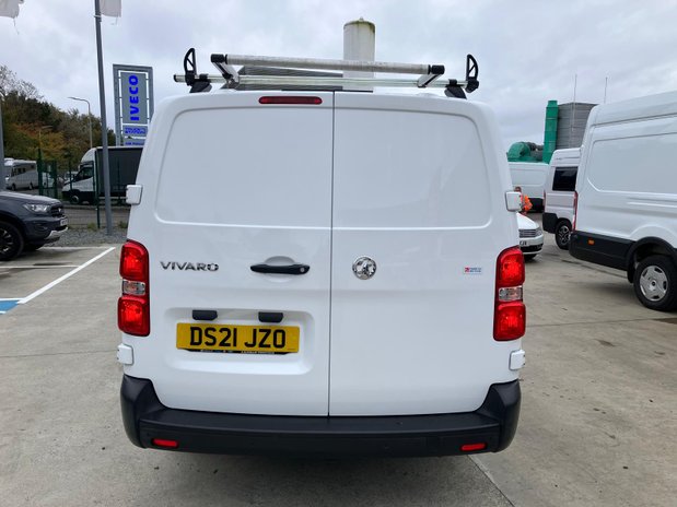 Vauxhall Vivaro VIVARO L2 DIESEL 2900 1.5d 100PS Dynamic H1 Van 6