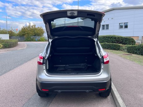 Nissan Qashqai 1.6 dCi Tekna 2WD Euro 6 (s/s) 5dr 30