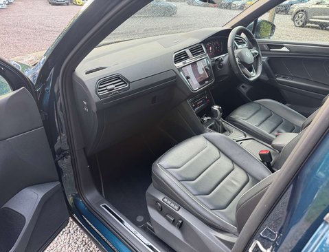 Volkswagen Tiguan 2.0 Tiguan R-Line TDI Semi-Auto 5dr 38