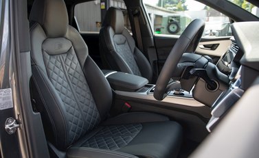 Audi SQ7 12