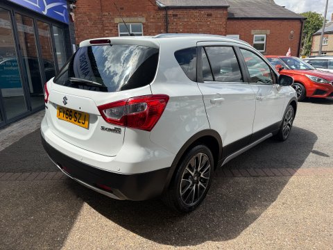 Suzuki SX4 S-Cross SZ-T 4