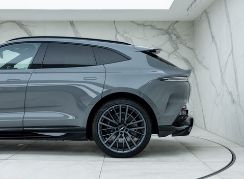 Aston Martin DBX 707 38