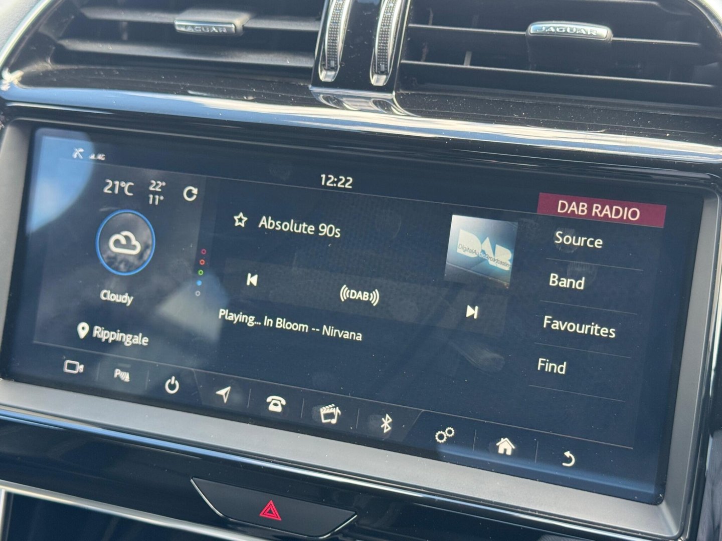 2019 Jaguar XE — image 20