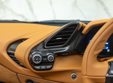 Ferrari 488 SPIDER 26