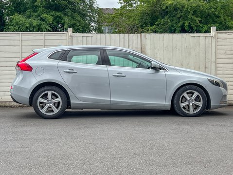 Volvo V40 1.6 D2 SE Hatchback 5dr Diesel Powershift Euro 5 (s/s) (115 ps) 6