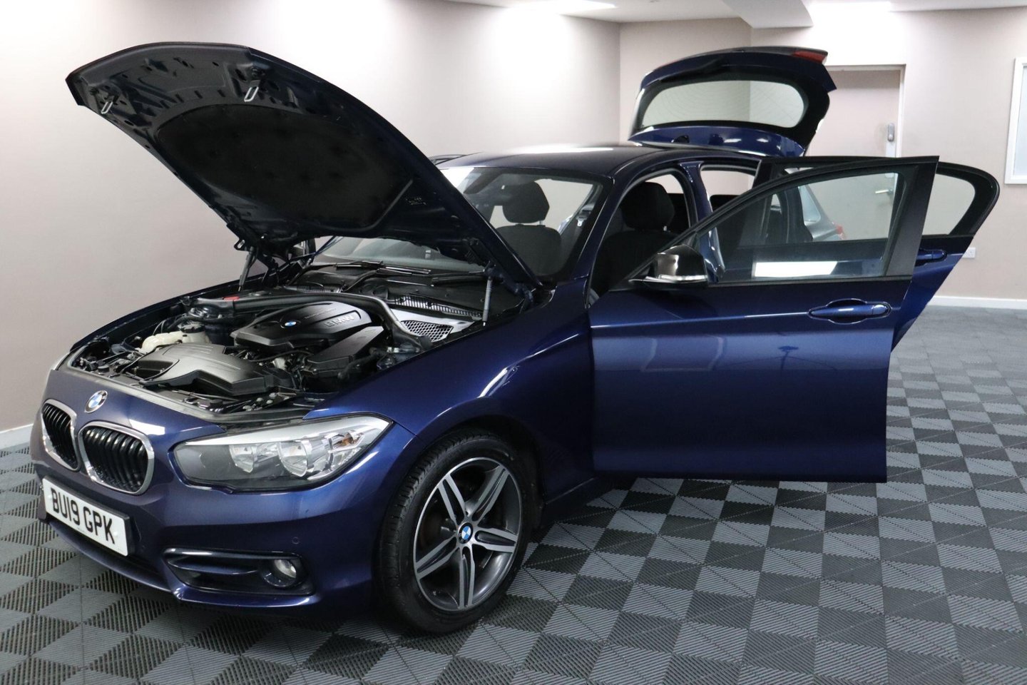 2019 BMW 1 Series — image 12