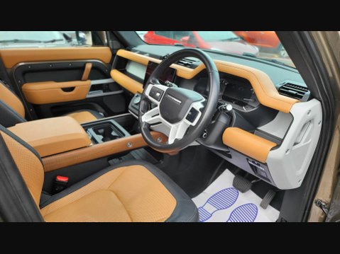 Land Rover Defender X-DYNAMIC HSE MHEV 14