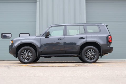 Toyota Land Cruiser BRAND NEW COMMERCIAL WITH A OEM REAR SEAT CONVERSION 8