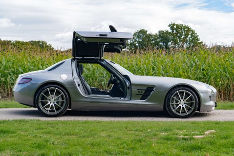 Mercedes-Benz SLS AMG 32