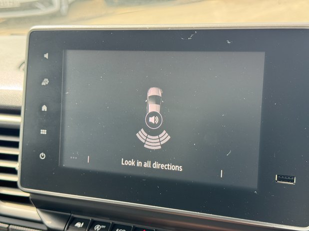 Renault Trafic LWB L2H1 [SOLD KH] Low roof Advance LL30 Aircon Sensors EURO 6 38