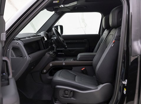Land Rover Defender 90 X D300 13
