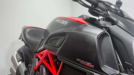 Ducati Diavel 1198 CARBON EDITION 24K 1 OWNER JUST SERVICED MOT APRIL 2027 47
