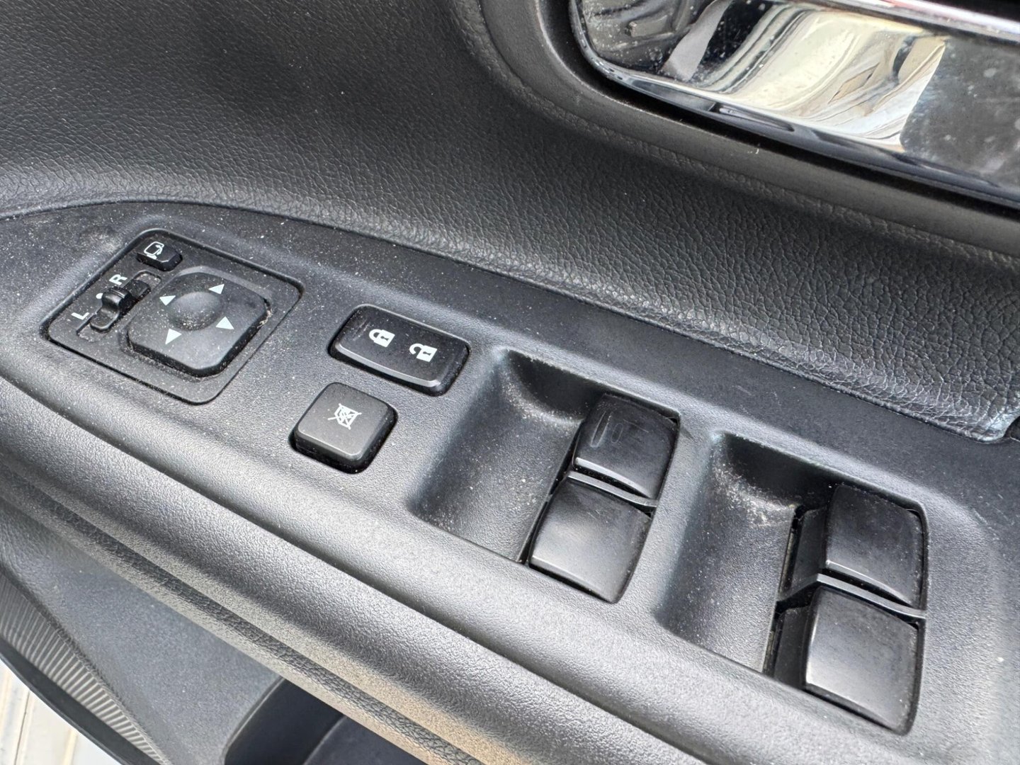 2015 Mitsubishi Outlander — image 21