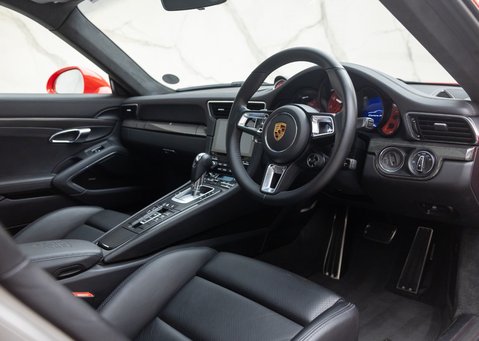 Porsche 911 Carrera 4 GTS (991.2) 