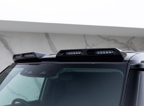 Land Rover Defender 110 D300 HSE Hard Top URBAN 26