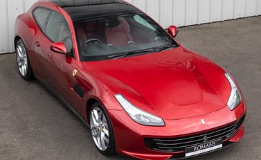 Ferrari GTC4 Lusso T 8