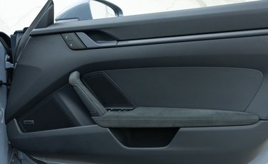 Porsche 911 Targa 4 GTS (992) 25