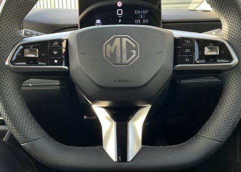 MG MG4 EV URBAN 53.9kWh PREMIUM LONG RANGE 21