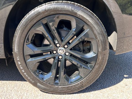 Jaguar F-Pace 2.0 D200 MHEV R-Dynamic HSE Black Auto AWD Euro 6 (s/s) 5dr 69