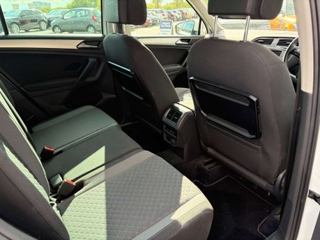 Volkswagen Tiguan 2.0 Tiguan SE Nav TDI BlueMotion Technology 4Motion 4WD 5dr 13