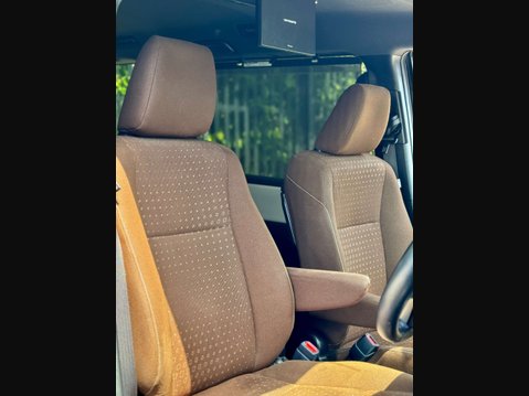 Toyota Noah Hybrid G 41