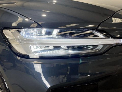 Volvo V60 2.0 B4 MHEV Plus Estate 5dr Petrol Hybrid DCT Auto Euro 6 (s/s) (197 ps) Cr 9