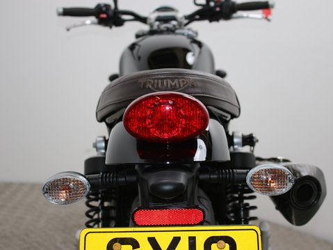 Triumph Street Twin BONNEVILLE STREET TWIN 30