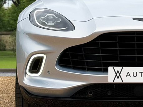 Aston Martin DBX V8 15