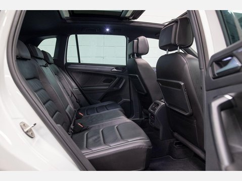 Volkswagen Tiguan 2.0 TDI R-Line Tech DSG 4Motion Euro 6 (s/s) 5dr 32