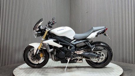 Triumph Street Triple 2013 ONLY 19K, QUICKSHIFTER, ARROW PIPE, NEW MOT 4